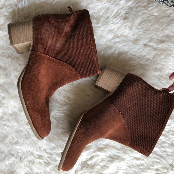 ❌SOLD❌NEW Aquatalia Tricia Suede Ankle Bootie - Picture 3 of 8